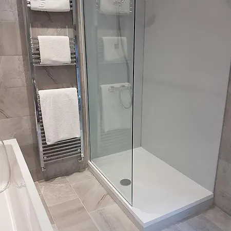 Lil's Bar And Bistro Affittacamere