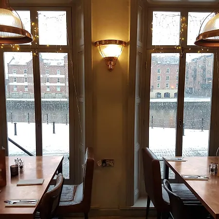 Pensión Lil's Bar And Bistro